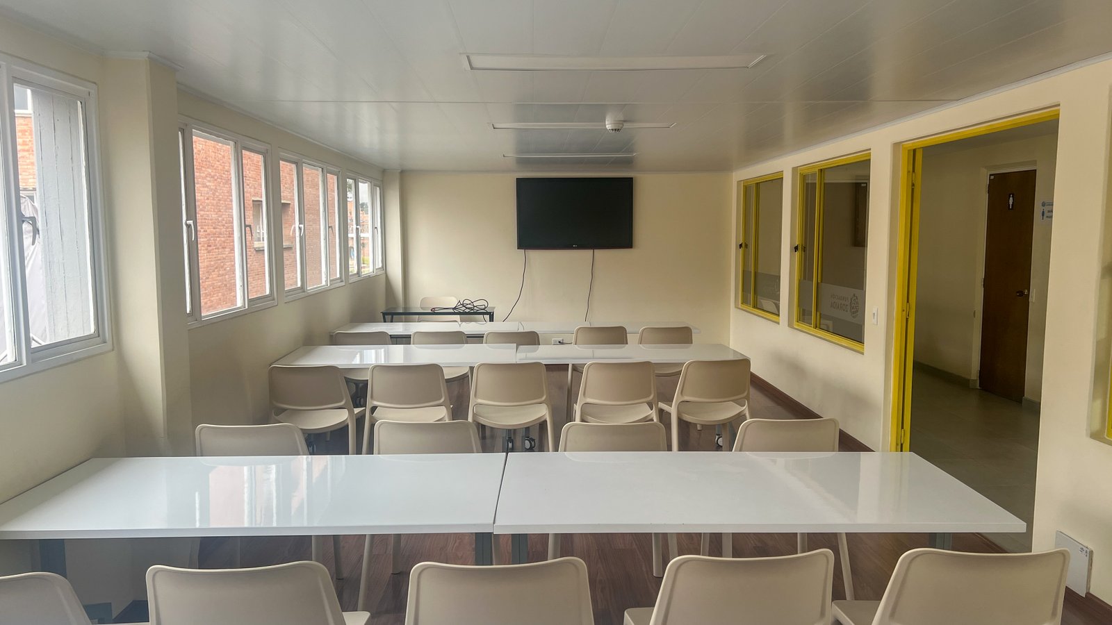 AULA AMARILLA